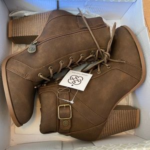 Daisy Fuentes Booties